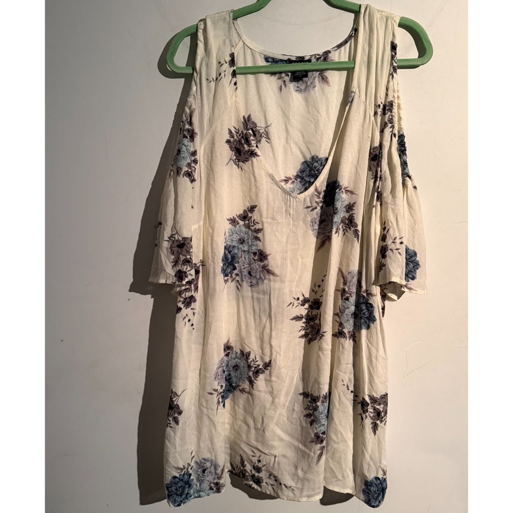 Torrid Size 3 Floral Boho Romantic Cottagecore Flowy Soft Girl Cold‎ Shoulder